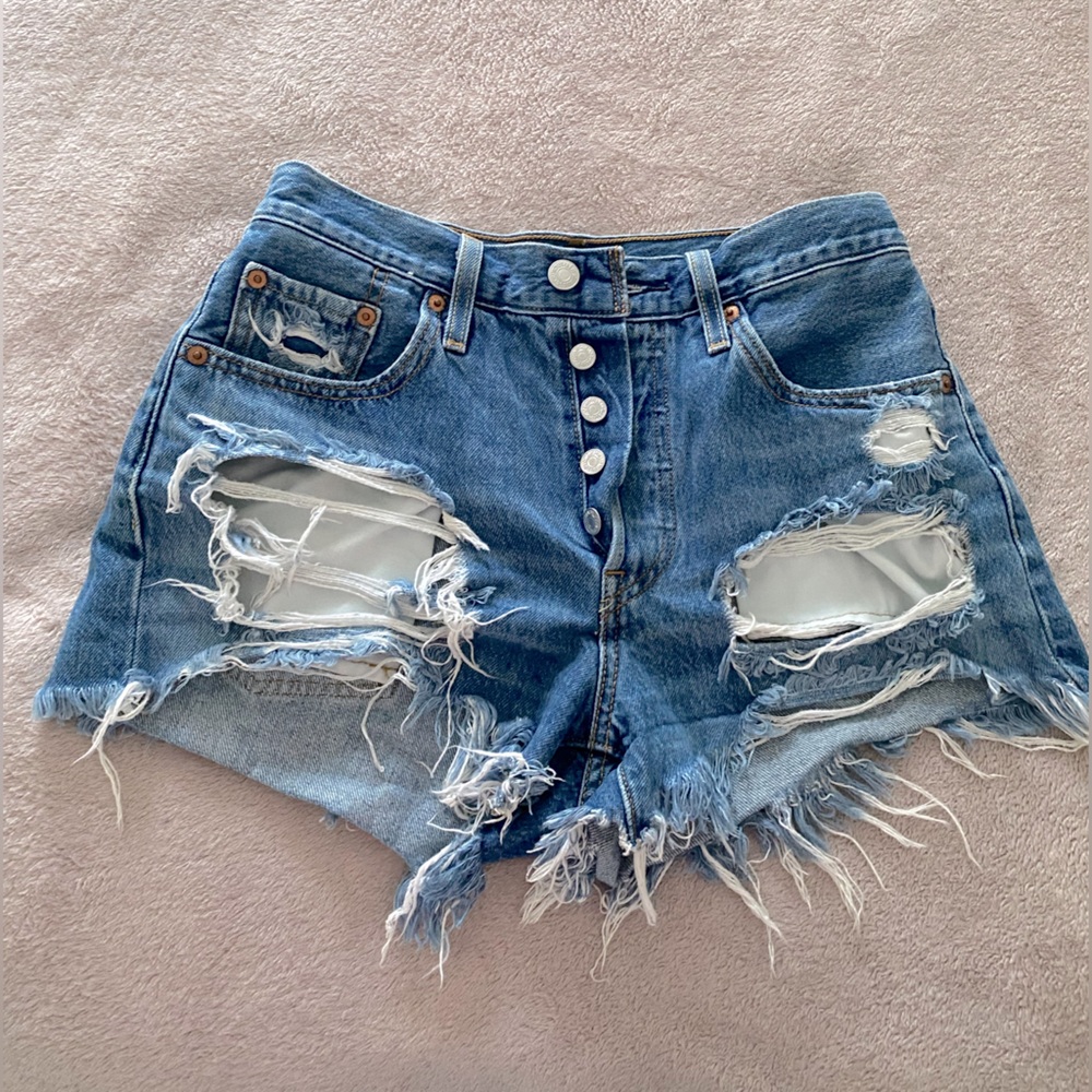 High Waisted Levi Shorts size 25